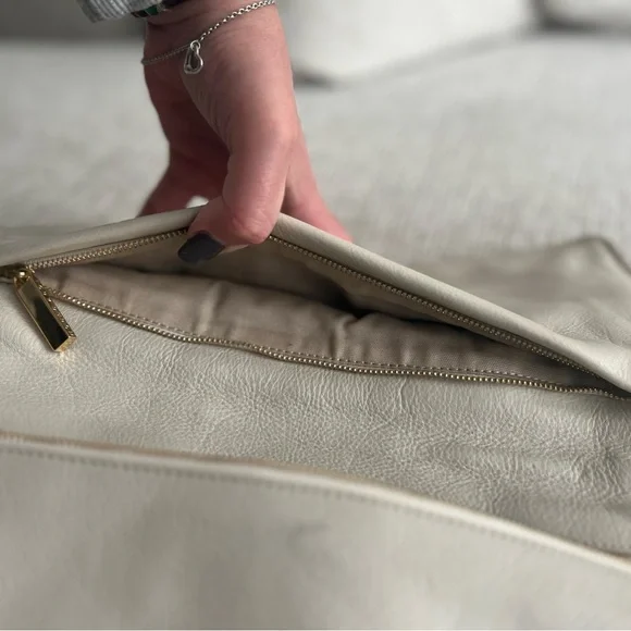 Tory Burch Reva Clutch in Cream - Picture 5 of 5